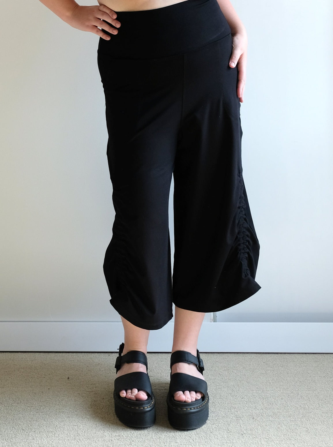 Women's High-waist Yoga Wide Leg Pants With Pockets, Curved Cut-out Hem And  Side Slit, Sporty And Casual Loose Fit Capri Pants